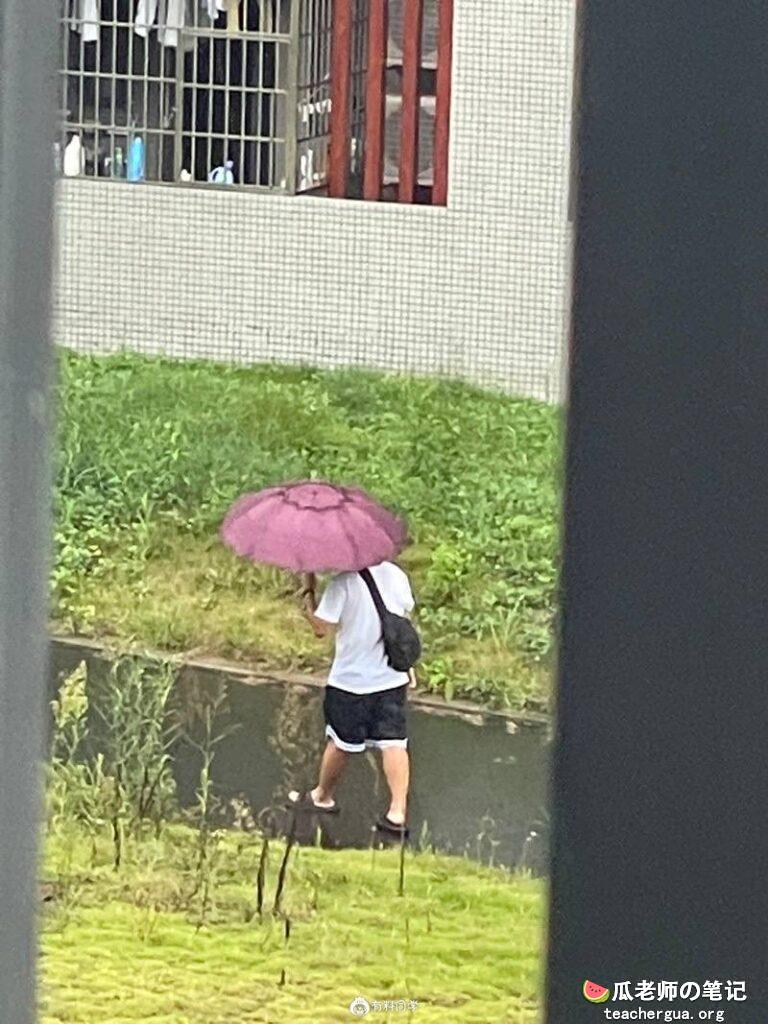 广东石油化工学院又出变态 女生衣物打胶