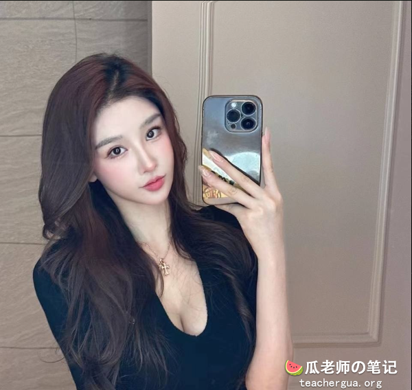 最新流出超绝美女神被男友调教成淫荡母狗私密视频惨遭流出总在你背后TK